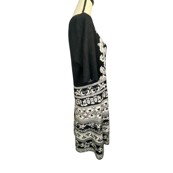 Black & White Floral Print‎ 3/4 Sleeve Knit Dress With A-Line Silhouette - Picture 6 of 11
